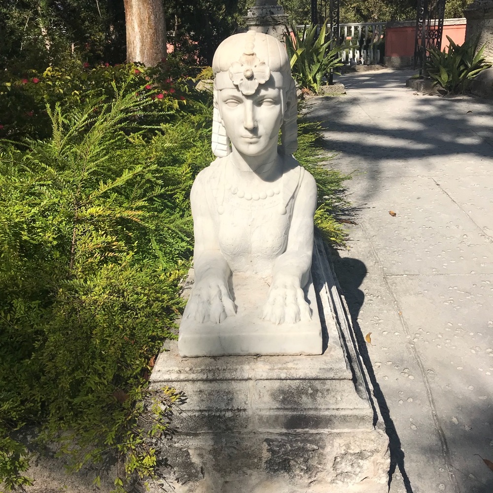 Meet your Posher, Claudia